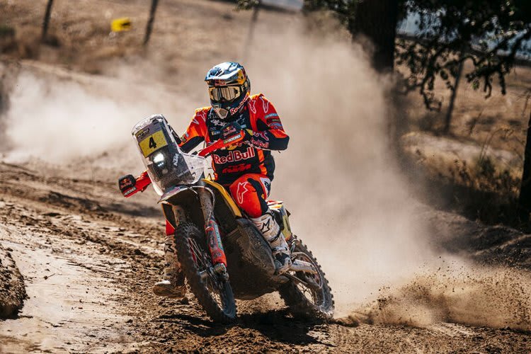 Daniel Sanders hat bisher jeden Tag der Rallye-Portugal gewonnen