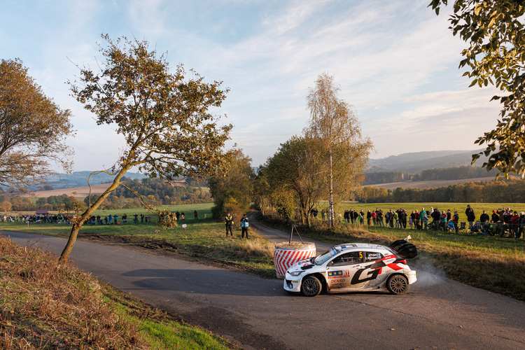 Asphaltprüfungen in idylischen Landschaften prägen die Dreiländerrallye