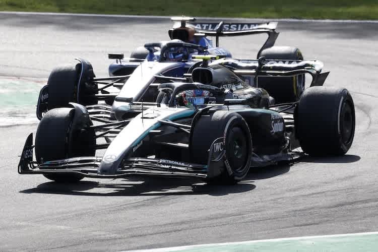 Kimi Antonelli lieferte sich einen Kampf mit Alex Albon – was eine Strafe nach sich zog