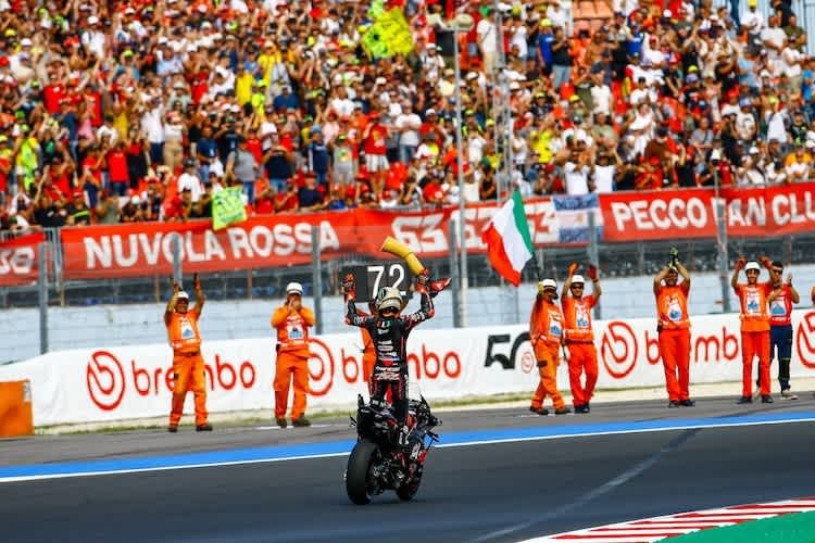 Ein Mann und ein Holzbein: Bezzecchi feierte seinen ersten Sprint-Sieg als Aprilia-Pilot