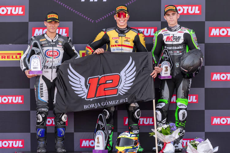 David Salvador würdigte auf dem Siegerpodest den tödlich verunglückten Borja Gomez