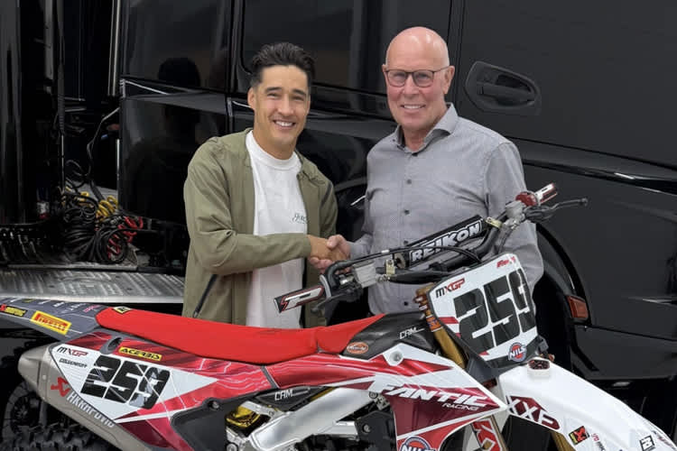 Glenn Coldenhoff wurde von Louis Vosters verabschiedet