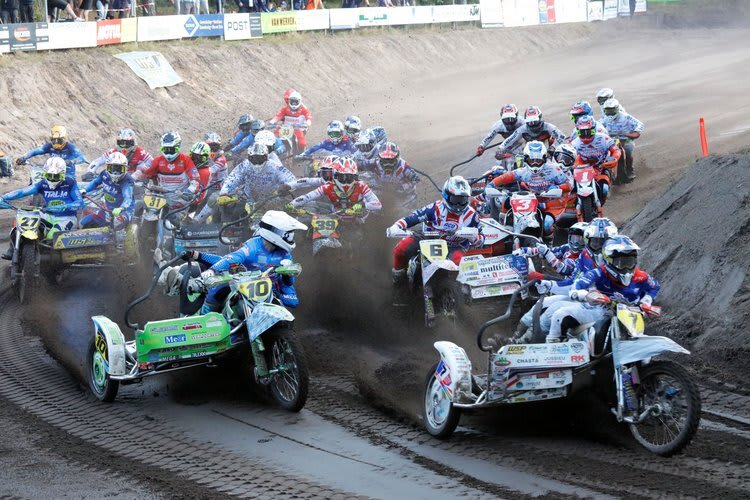 Der Schein trügt: Schon bald werden Hermans (#3) und Leferink (#1) an Wilkinson (#6), Prunier (#7) und Hendrickx (#10) vorbei preschen.