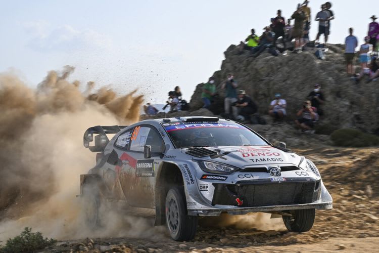 Beim WM-Finale in Saudi-Arabien ob Hitze in silbener Lackierung: Der Toyota Yaris-WRC1