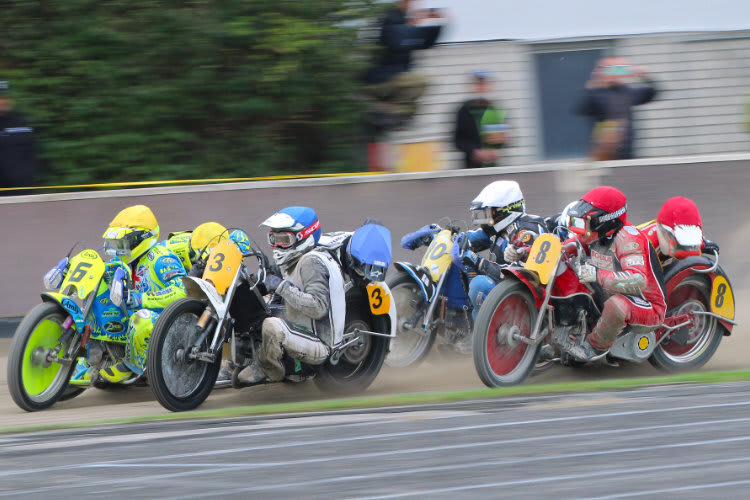 Manuel Meier (rot) ist nicht zufrieden mit EM-Finale