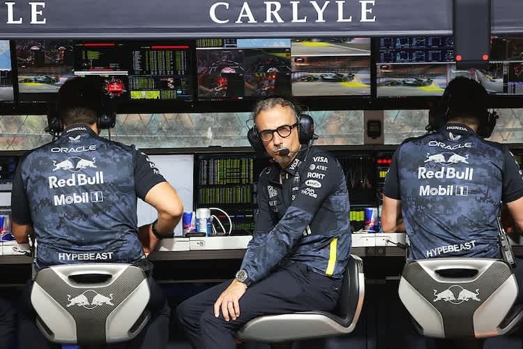Red Bull Racing-Teamchef Laurent Mekies am Kommandostand