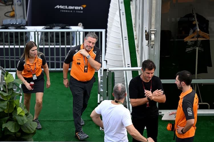 Zak Brown an der McLaren-Hospitality in Austin. Im Vordergrund: Piastri-Manager Webber