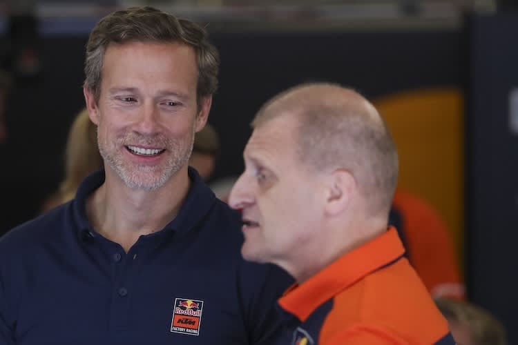 KTM-CEO Gottfried Neumeister neben Red Bull-KTM-Factory-Racing-Teamchef Aki Ajo
