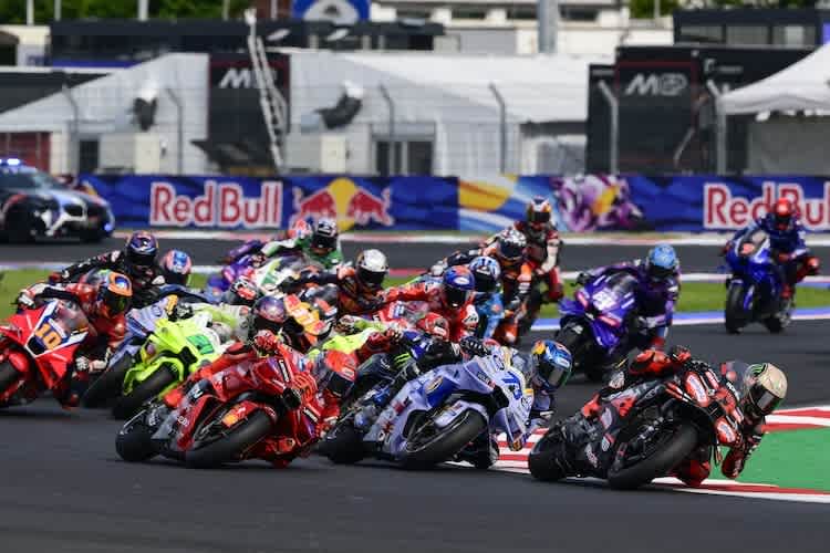 MotoGP-Sprint-Action in Misano mit Aprilia-Pilot Bezzecchi in Führung