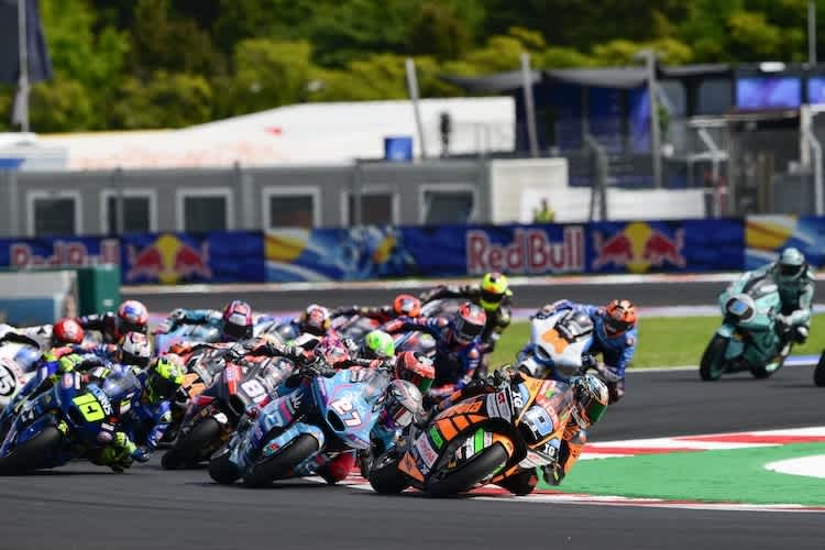 Celestino Vietti (#13) setzte sich sofort an die Spitze – und gewann in Misano