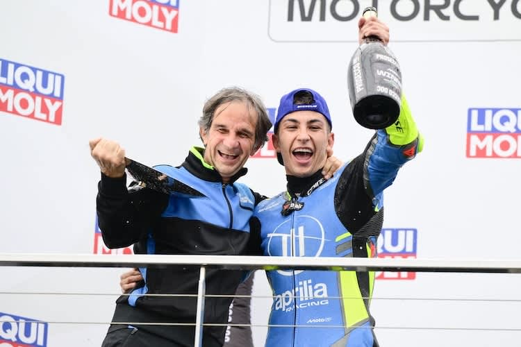 MotoGP-Sieger Davide Brivio und Pilot Raul Fernandez