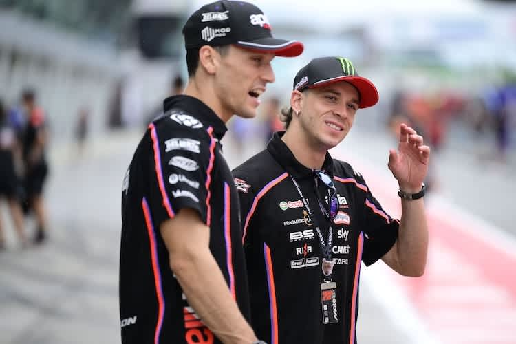 Marco Bezzecchi (re.) in Sepang mit Ersatz-Teamkollege Lorenzo Savadori