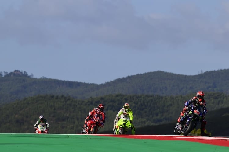 Fabio Quartararo rettete sich vor Fabio Di Giannantonio als Vierter des Sprints ins Ziel