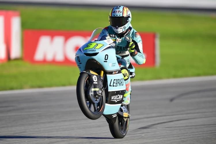 Adrian Fernandez jubelte beim Finale über seinen ersten WM-Sieg