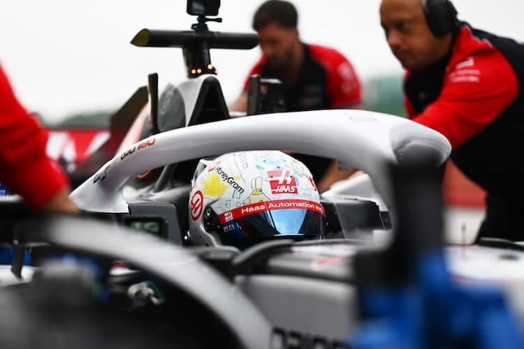 Diesen Helm hatten Grosjeans Kinder für sein Abschlussrennen in Abu Dhabi 2020 gestaltet. Er kam erst jetzt zum Einsatz