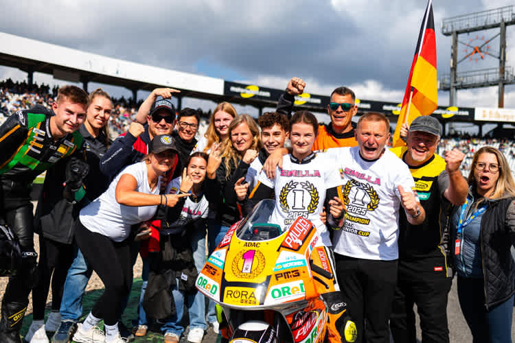 Party im Team Freudenberg mit Smilla Göttlich