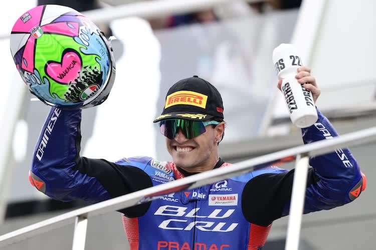 Izan Guevara war nach seinem ersten Moto2-Sieg überglücklich