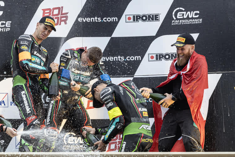 Riesige Freude auf dem Siegerpodest