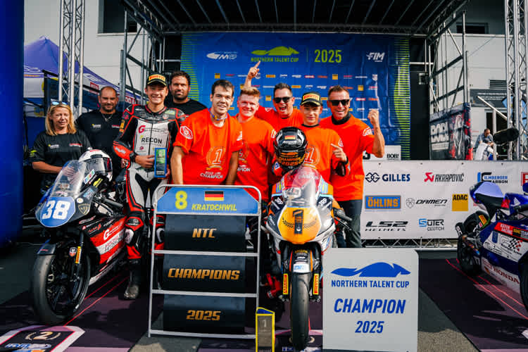 Fynn Kratochwil (2.v.re.) ist neuer NTC-Champion