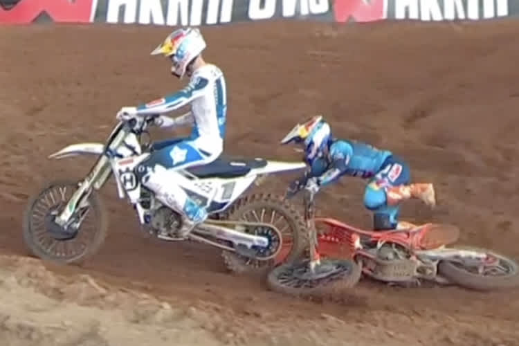 Simon Längenfelder wurde zu Beginn des zweiten Laufs von Kay de Wolf ausgebremst