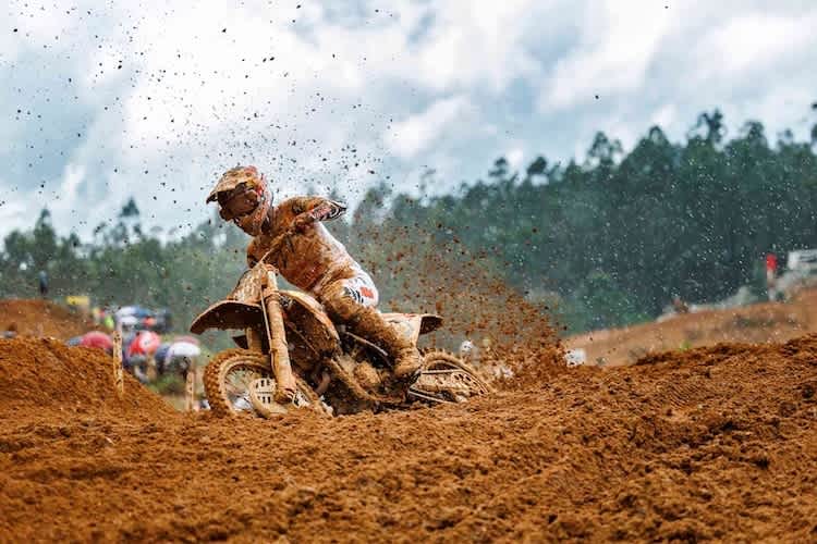 Ob MX2-Weltmeister Simon Längenfelder beim Stoppelcross selbst mitfahren kann, ist noch nicht fix