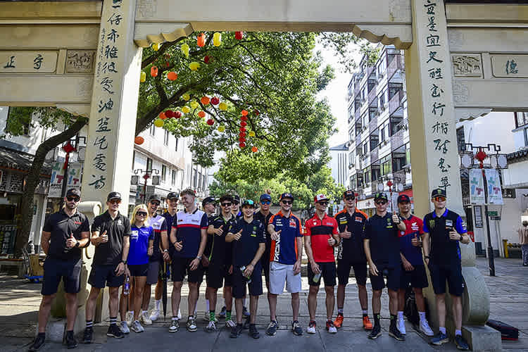 Gruppenfoto der WM-Piloten in Shanghai