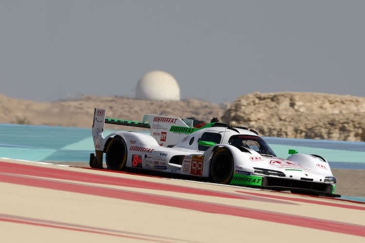 Robert de Haan konnte in Bahrain den Proton Competition Porsche 963 testen