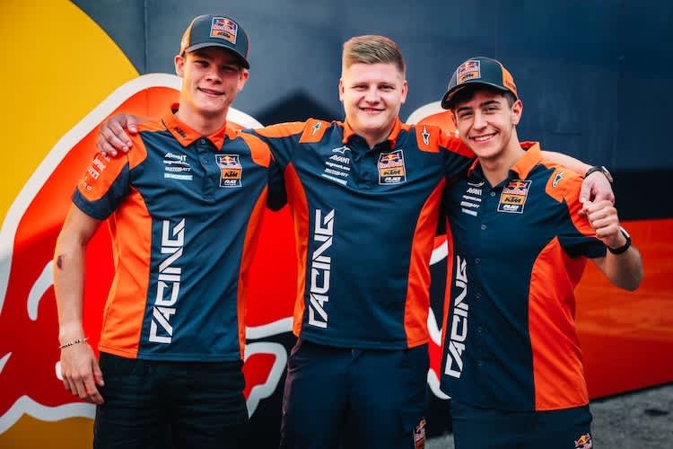 WM-Leader Rueda (re.) mit Niklas Ajo und Collin Veijer