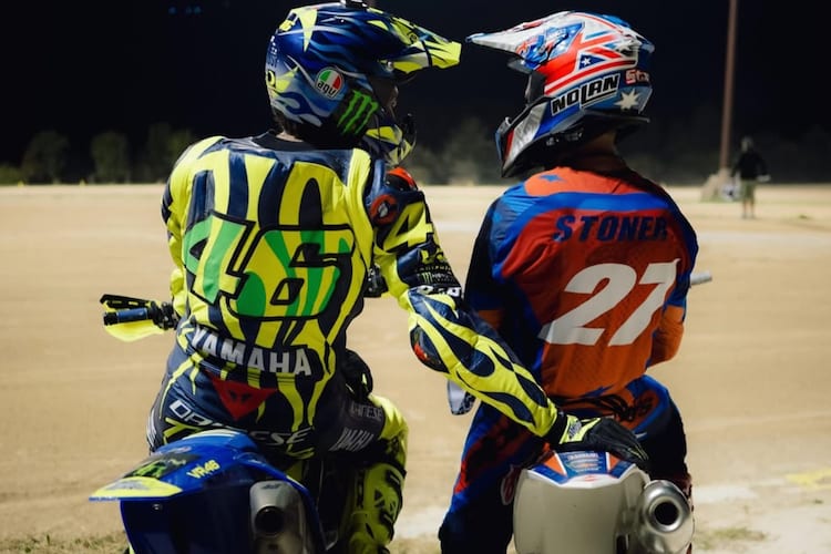 Valentino Rossi und Gast Casey Stoner auf der MotoRanch in Tavullia