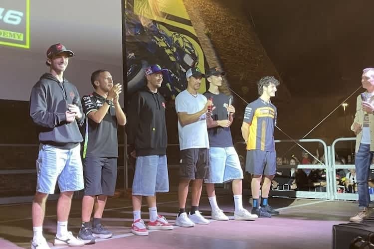 Die Fahrer der VR46-Akademie auf der Bühne