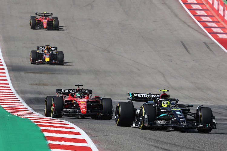 Lewis Hamilton vor Charles Leclerc in Texas