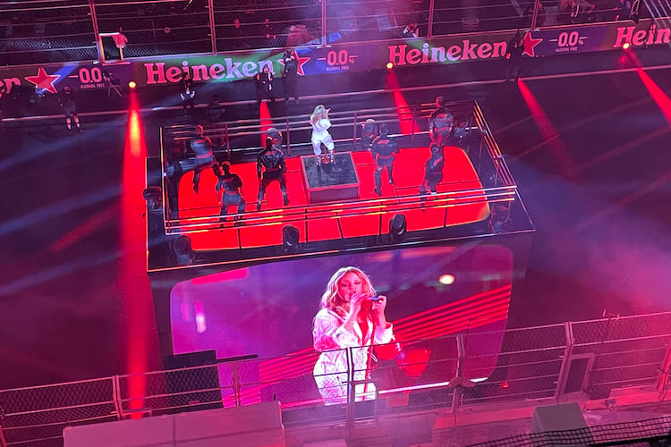 Kylie Minogue heizt ein