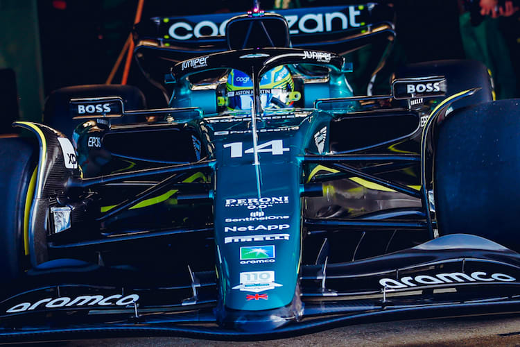 Fernando Alonso beim ersten Funktionstest mit dem Aston Martin AMR23