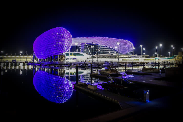 Das W-Hotel über der Rennstrecke