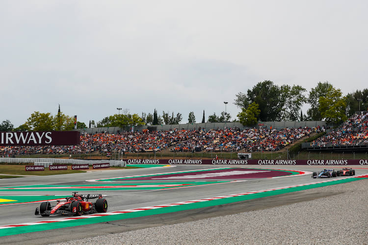 Pierre Gasly hat Charles Leclerc ziehen lassen, steht nun aber Carlos Sainz im Weg