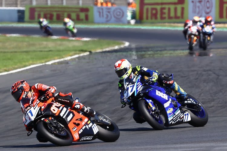 Nicolo Bulega und Dominique Aegerter in Magny-Cours 2022