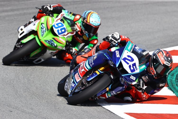 Marcel Brenner vor 300er-Weltmeister Adrian Huertas