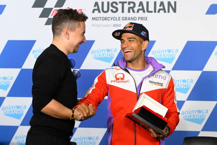 Martin brach seinen Rekord, Jorge Lorenzo (links) nahm es sportlich