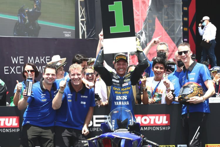 Domi Aegerter und Ten Kate jubeln