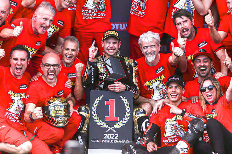 Paolo Ciabatti und Gigi Dall'Igna feierten am Sonntag den Superbike-Titel mit Bautista