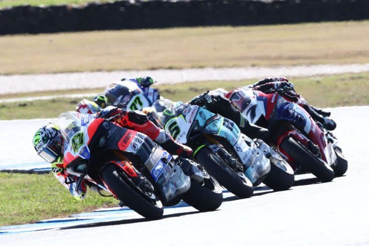 Axel Bassani vor Philipp Öttl und Xavi Vierge