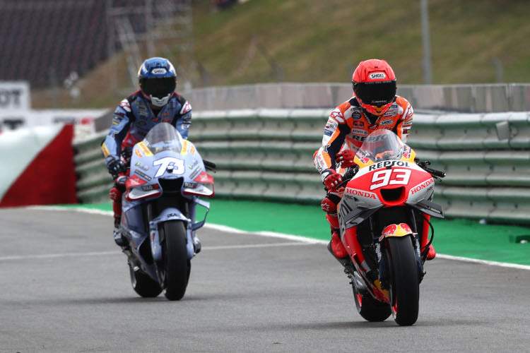 In Portimão noch gemeinsam auf der Strecke: Marc vor Alex Márquez