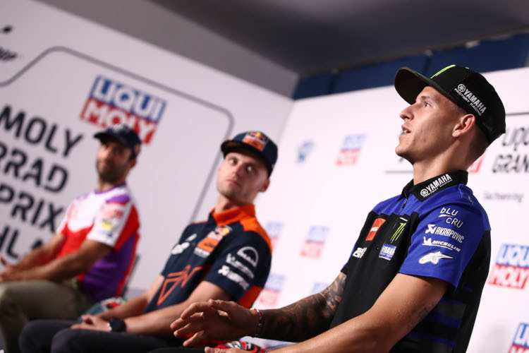 Fabio Quartararo (neben Brad Binder und Johann Zarco) am Donnerstag in Sachsen