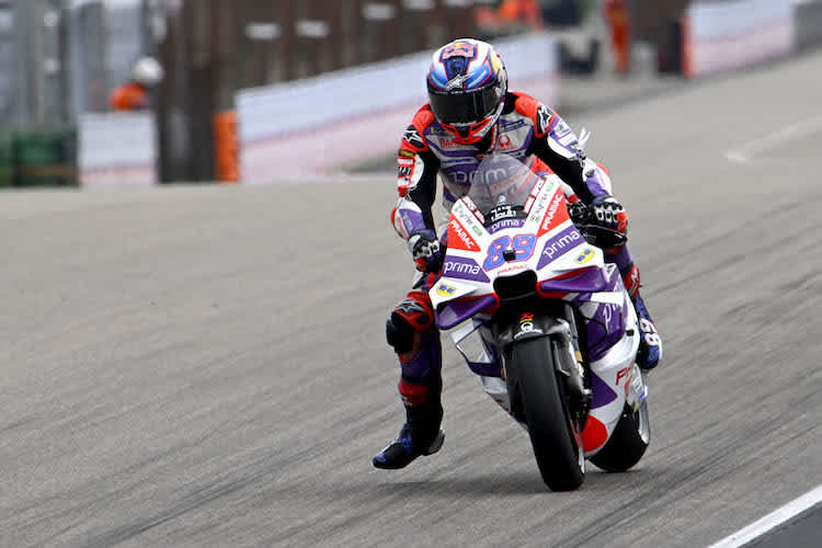 Jorge Martin beim Anbremsen auf dem Sachsenring
