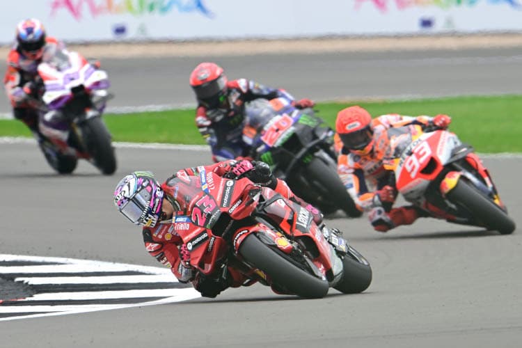 Enea Bastianini vor Marc Márquez, Quartararo und Martin