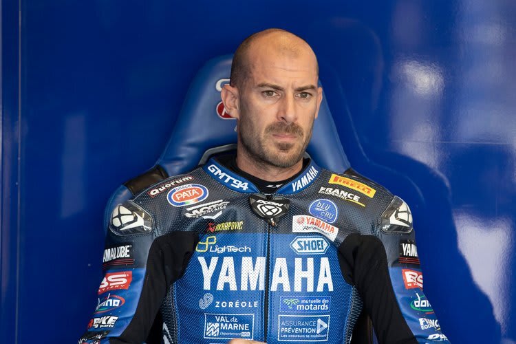 Valentin Debise half bei Evan Bros Yamaha aus