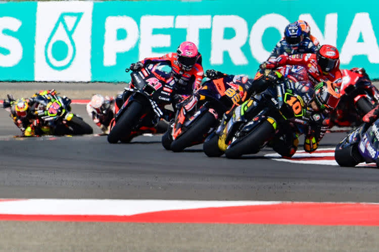 Luca Marini kurz nach dem Start vor Brad Binder, Aleix Espargaró, Bagnaia und Co.