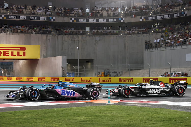 Nico Hülkenberg fuhr 2023 in der Regel hinterher, wie hier gegen Pierre Gasly (Alpine)