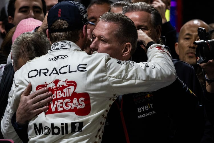 Max und Jos Verstappen nach dem Sieg in Las Vegas