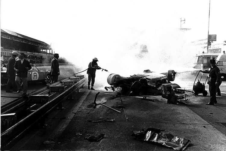 Nürburgring: Herbert Linge an der Lösch-Kanone